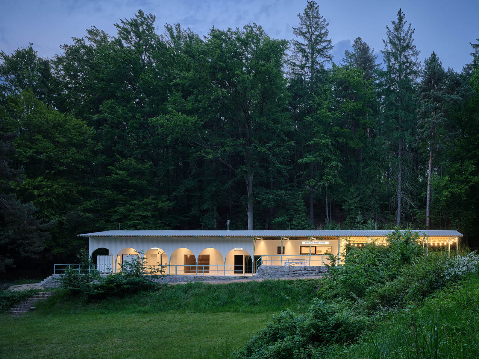 1600px_mjolk-architekti-marie-vondrakova-forest-pool-boysplaynice-19