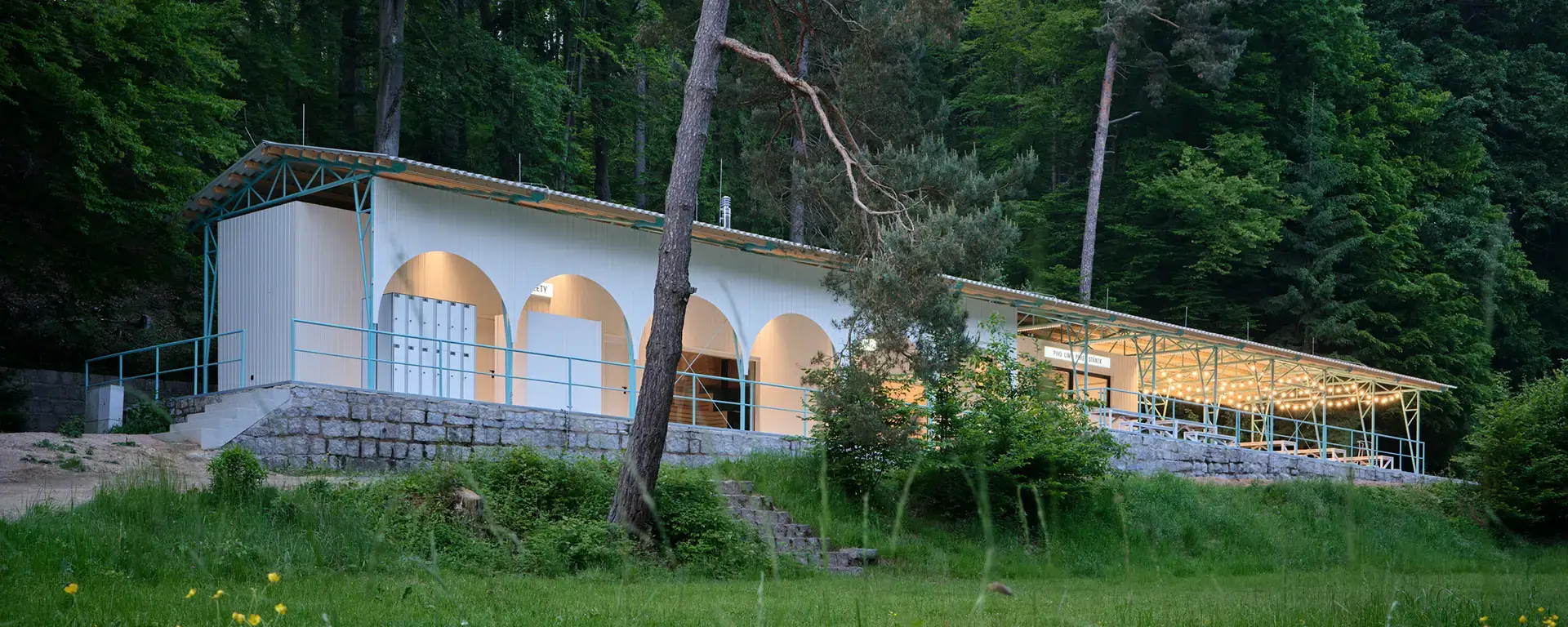 1920px_mjolk-architekti-marie-vondrakova-forest-pool-boysplaynice-18