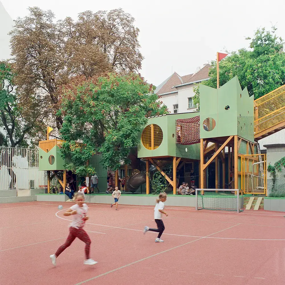 1000px_01 Bajza Vertical Playgarden