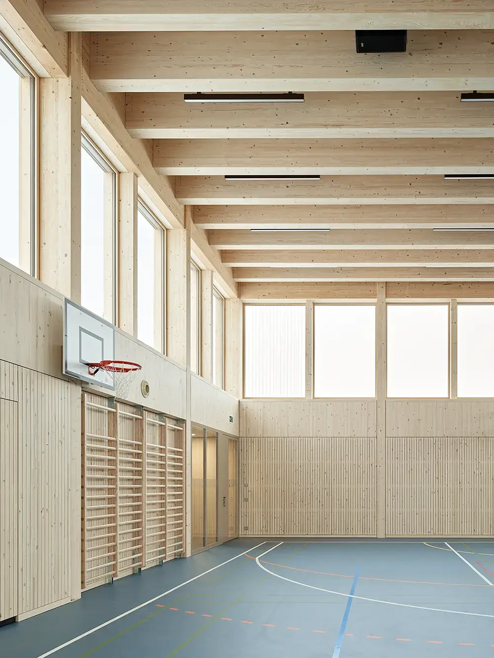1000px_10_kit_sporthallen_bzt_ff_Sporthalle2_Holz_RolandBernath