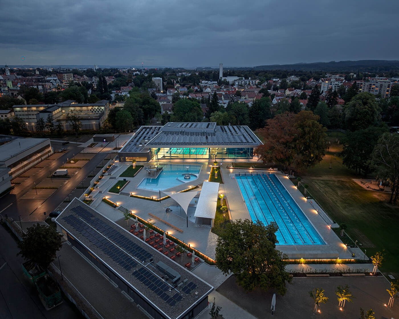 Asböck Architekten GmbH: Neubau Hallen- und Freibad Memmingen,