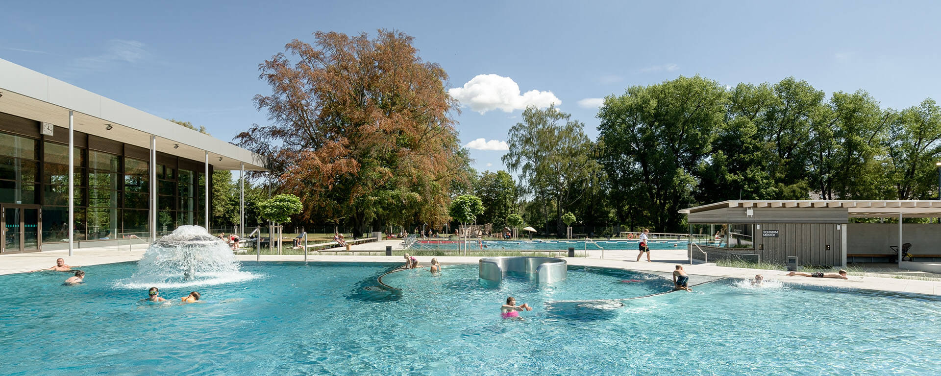 Asböck Architekten GmbH: Neubau Hallen- und Freibad Memmingen,
