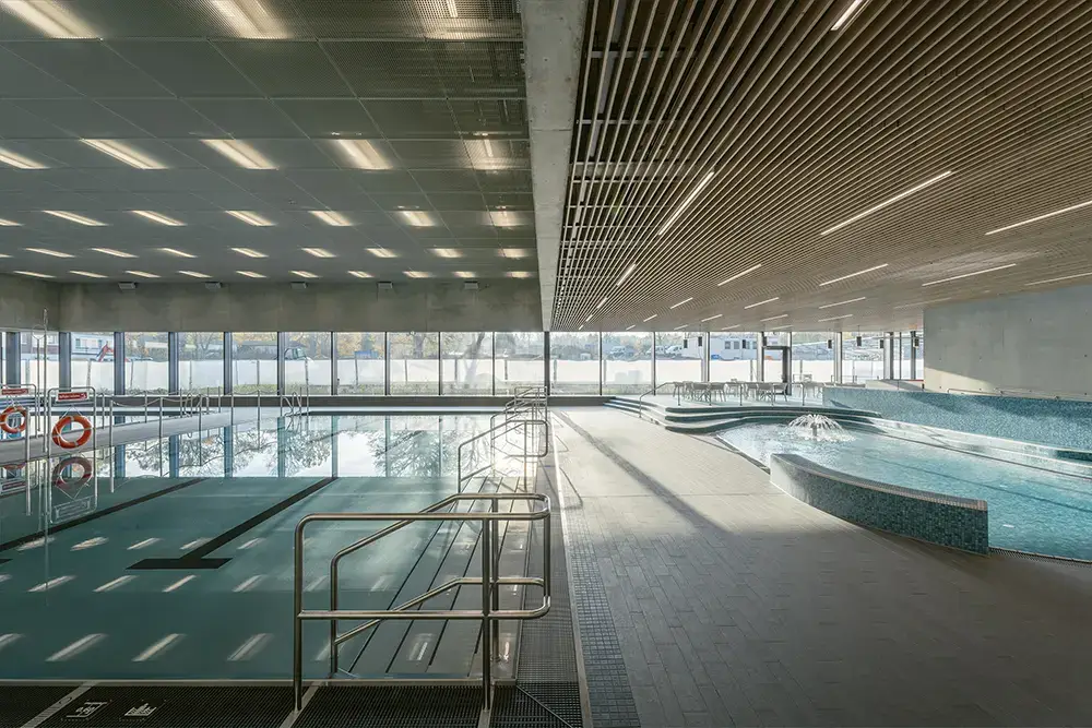 1000px_13_SKB_Felix-Meyer_Übergang-Planschbecken-Lehrschwimmbecken